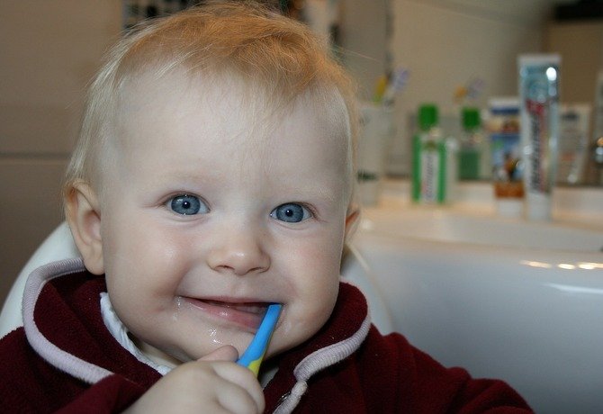 赤ちゃんの歯磨き