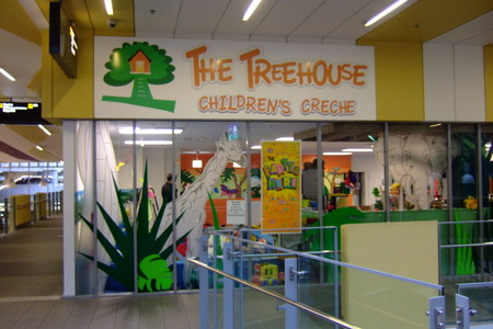 THE TREEHOUSE　FREE　CHILDCARE